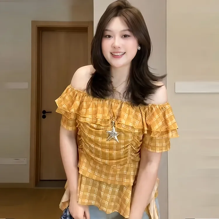 大码法式荷叶边格子衬衫女装夏季新款胖MM收腰显瘦小衫一字肩上衣