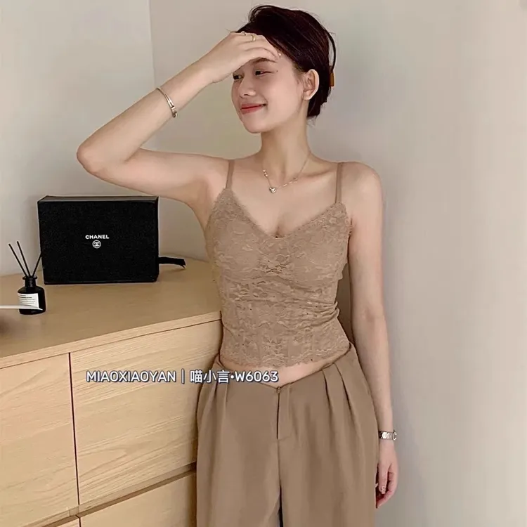 甜辣妹V领蕾丝边带胸垫吊带女早秋美背肩带可调节修身防走光背心