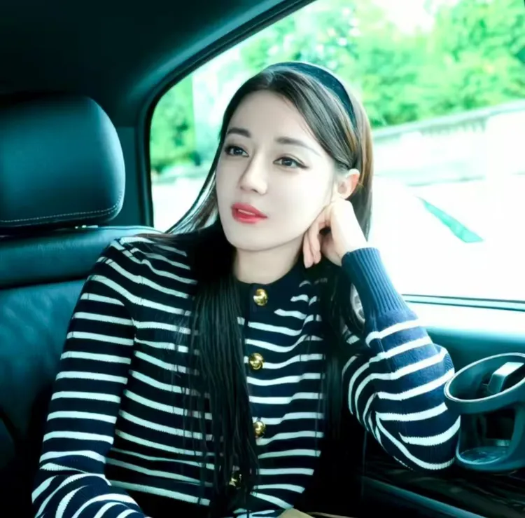 【黑白条纹】减龄款毛衣女2025春秋冬温柔风圆领单排扣针织开衫A64