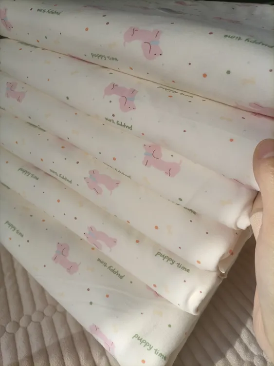 米黄底色彩色波点腊肠狗莱卡棉布料针织四面弹宽幅1.9米，可联裁