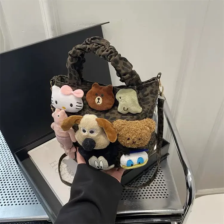 超火小众豹纹帆布女款秋冬百搭斜挎手提水桶包