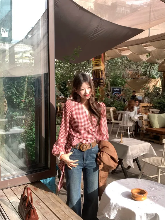 EIA一尧【微醺朗姆】早秋复古格纹设计感上衣摩登显瘦收腰V领衬衫女