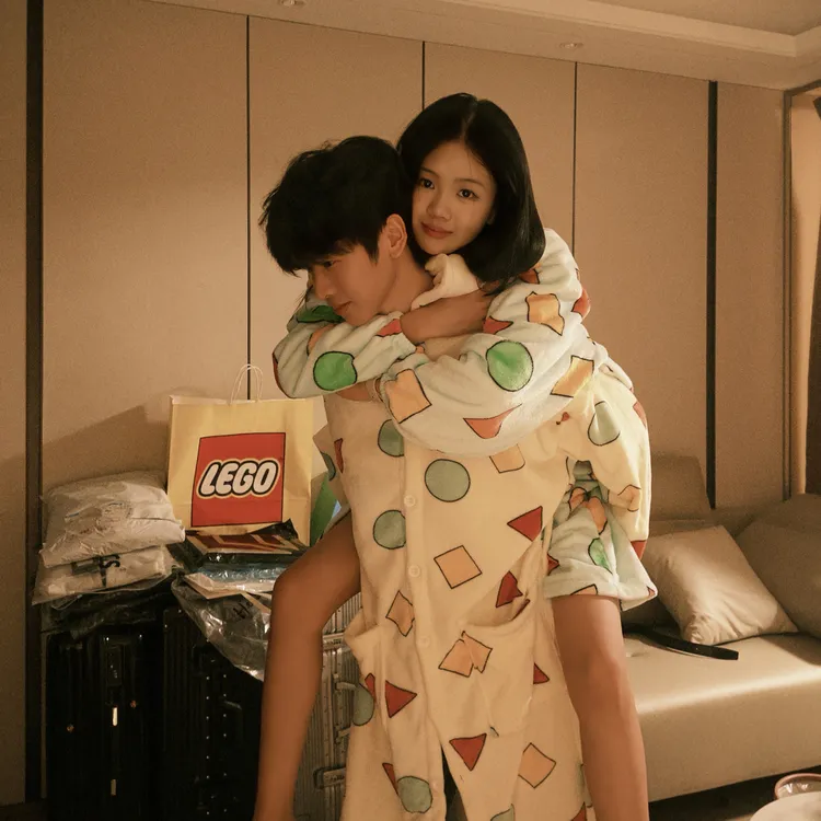 蜡笔小新睡袍秋冬季睡衣保暖男女同款连帽加厚情侣睡衣