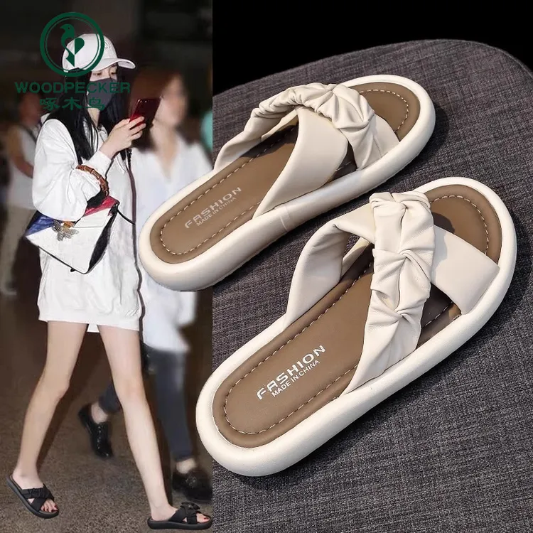 啄木鸟2025年夏季新款网红休闲拖鞋女外穿一字拖时尚平底沙滩凉拖