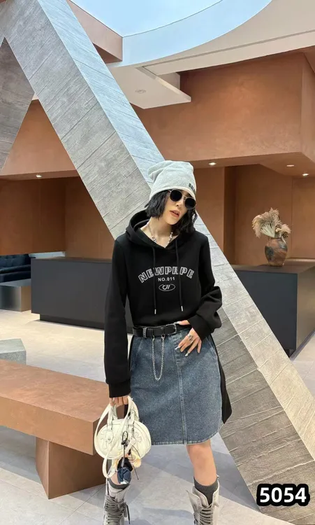 2025年秋冬季新款小众款长袖连帽设计假两件连衣裙5054