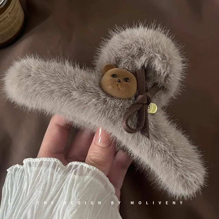 秋冬可爱小熊鲨鱼夹发卡女毛绒抓夹后脑勺超大号发夹盘发夹子头饰