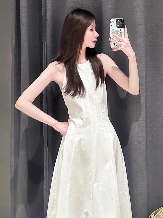 白色无袖背心连衣裙子女夏季2025新款法式高级感收腰显瘦长裙3923