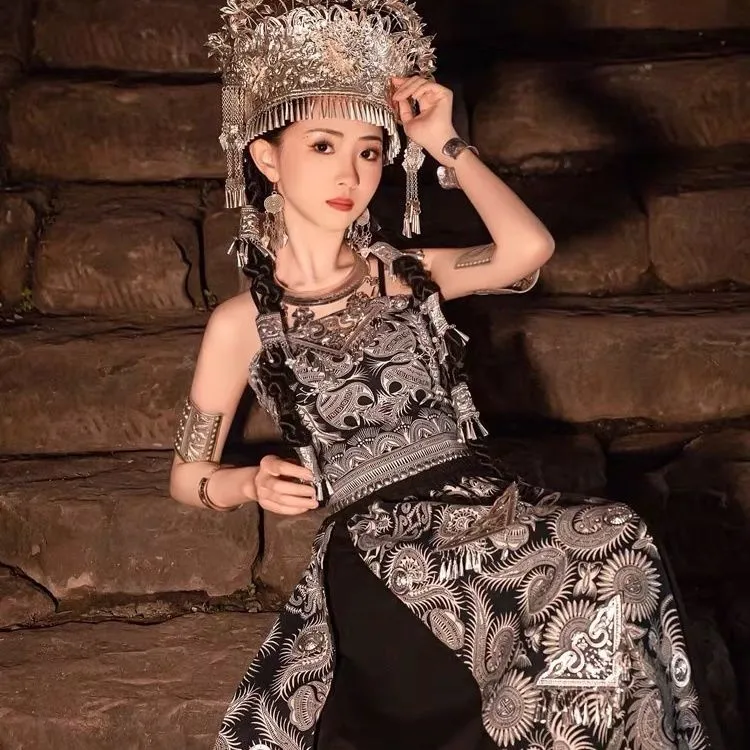 云南贵州苗族苗寨特色蜡染套装舞蹈演出服苗疆女土家族旅拍摄影服