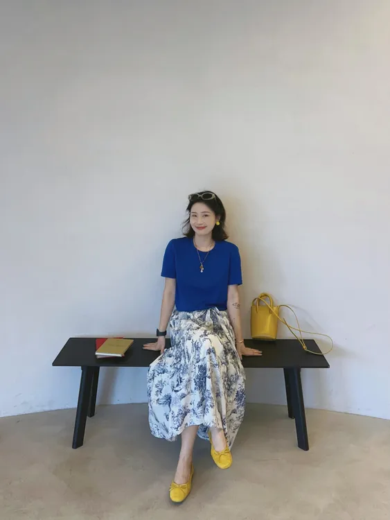 2025夏季新款克莱因蓝圆领正肩短袖T恤女上衣气质百搭半身裙套装