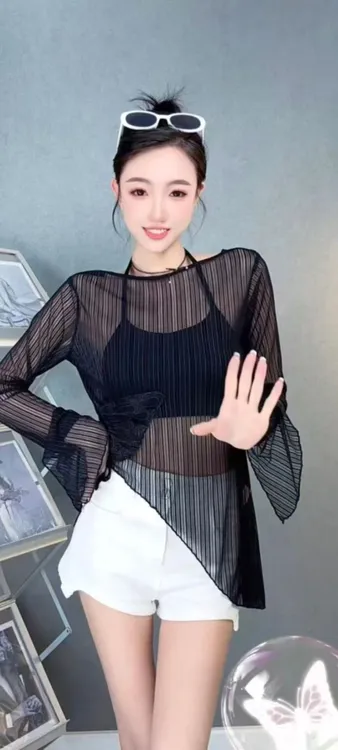 岩岩家2513时尚喇叭袖不规则下摆蝴蝶设计感修身显瘦防晒T恤衫