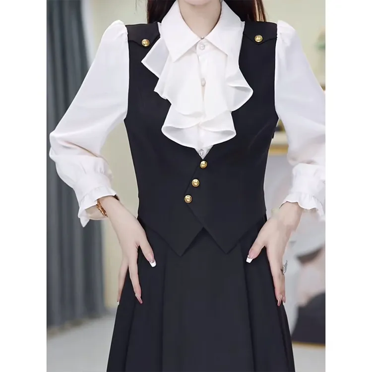2025秋季新款气质法式高端洋气优雅礼服裙 女方领修身显瘦连衣裙