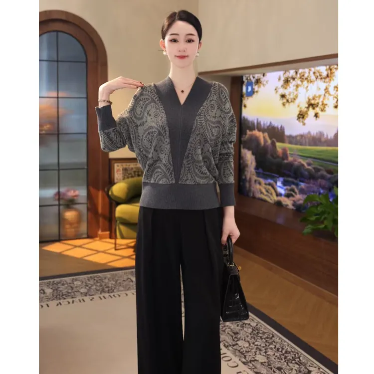 2025年秋冬新款【QQ-1225JR】含绵羊毛v领灰色蝙蝠袖通勤针织毛衫女