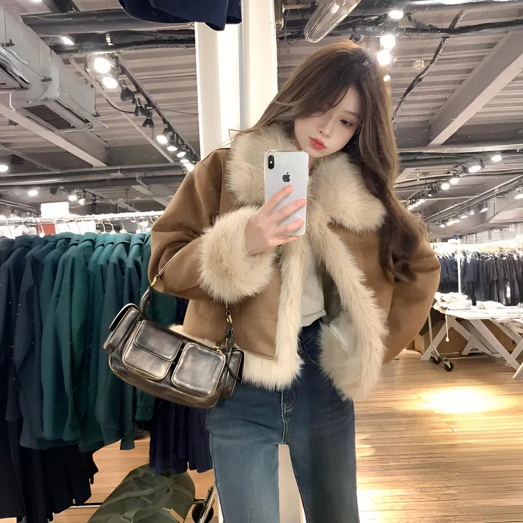 2025新款流光琥珀复古棕色韩系外套女秋冬加厚短款拼接毛毛衣棉服