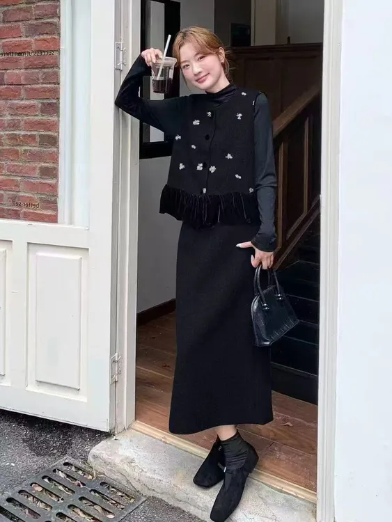 2025秋冬显瘦小香风复古韩时尚休闲大码内搭+马甲+半裙套装3562