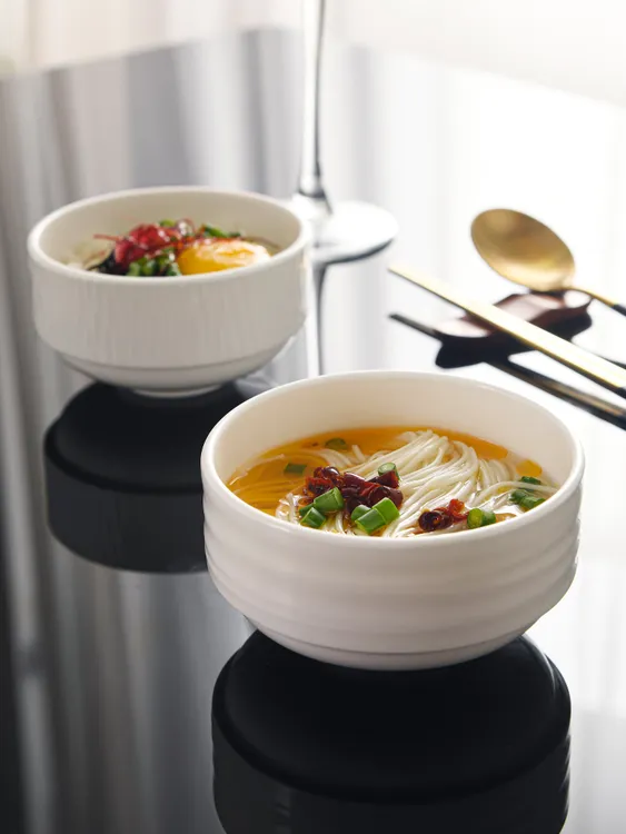 【精选骨瓷】4.5英寸竖纹浮雕米饭碗家用纯白陶瓷防烫吃饭碗高级感