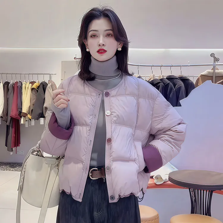 时尚休闲风立领彩扣秋冬轻薄亮面保暖女圆领短款百搭冬季羽绒服女