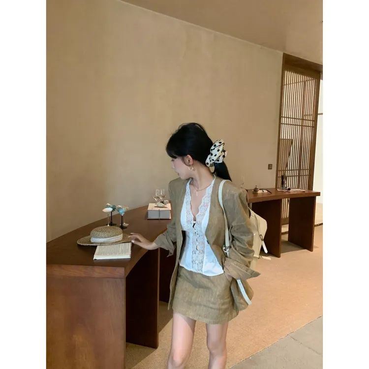 法式气质休闲百搭通勤西装外套女秋季新款温柔风时尚半身裙两件套