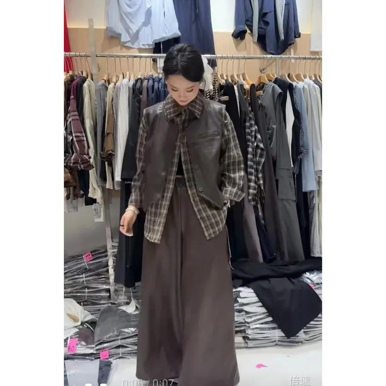 法式复古长袖格子衬衫+皮马甲两件套2025女秋季新款慵懒外穿上衣