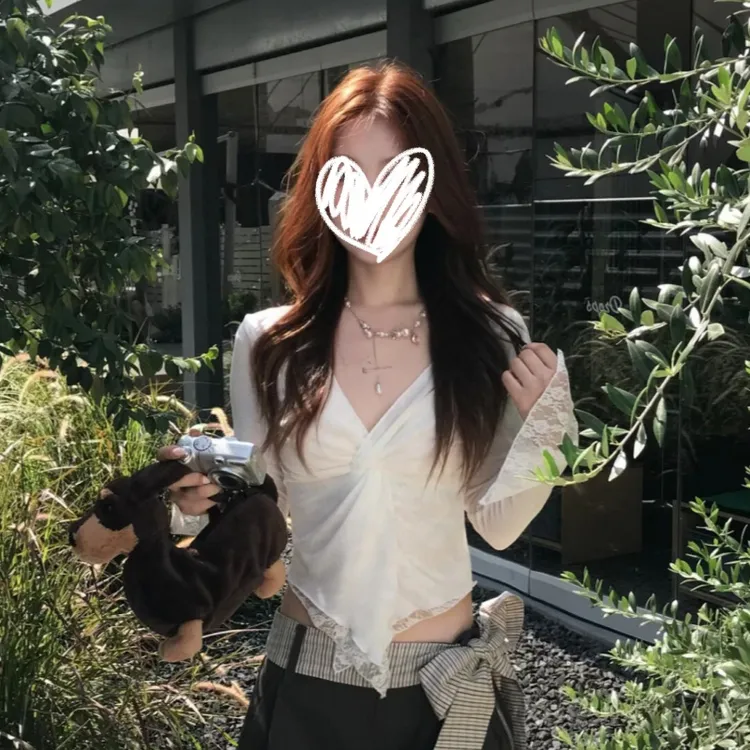 秋季新款法式高级设计感蕾丝拼接V领长袖T恤修身显瘦性感百搭上衣