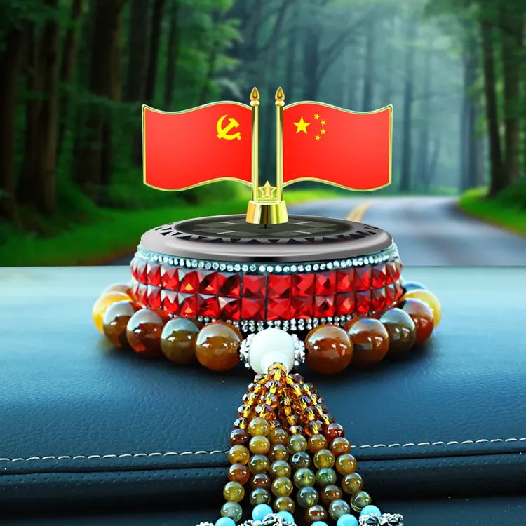 车载国旗香薰太阳能摆件汽车内饰红旗2025最新款遇光自动旋转香水