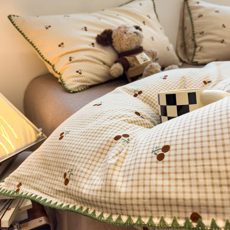 【朵罗塔】清新樱桃三角针纯棉100%全棉床上四件套床上用品被套床笠