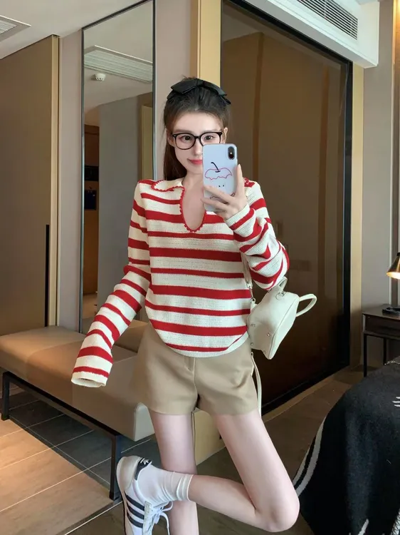 韩系红色条纹翻领针织长袖t恤女2025新早秋款卡其色短裤两件套