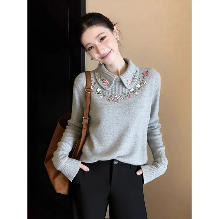 慵懒风灰色花朵刺绣针织衫女2026冬季新款设计感小众宽松翻领毛衣