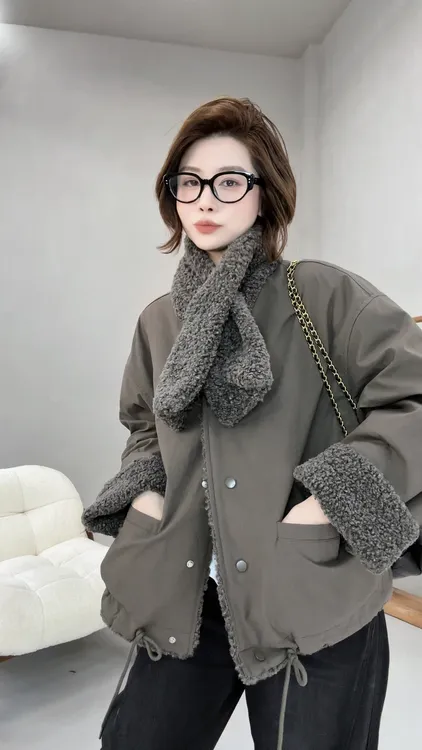 月月 2025秋冬新款小众设计极简风显瘦百搭毛毛外套 2510C7072