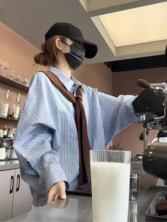 学院风蓝色条纹长袖衬衫早春女装2026新款轻职场通勤穿搭法式上衣