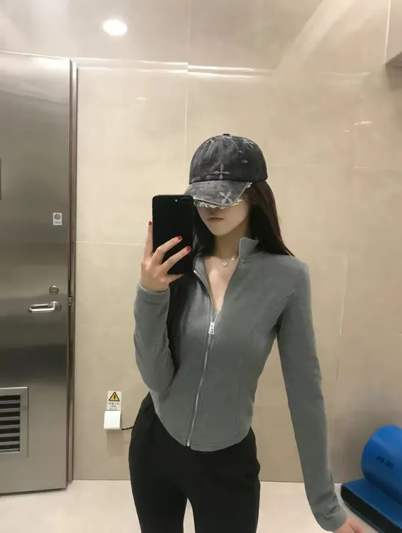 尹千金J【运动美学】春秋运动外套女长袖拉链瑜伽服修身S257351