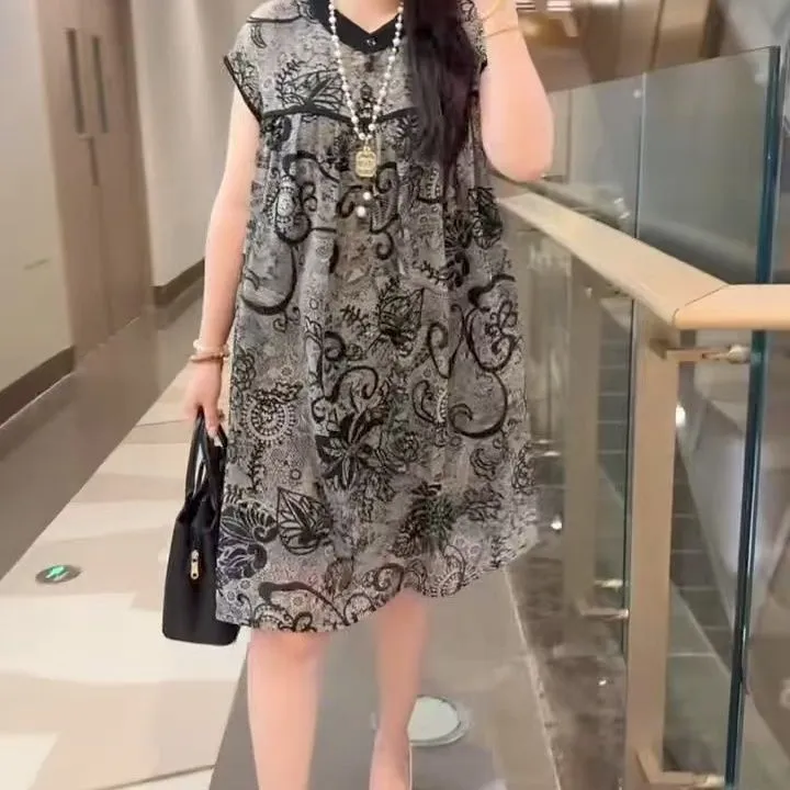 02夏季新款时尚气质百搭显瘦碎花连衣裙女坎袖宽松遮肚时尚百搭