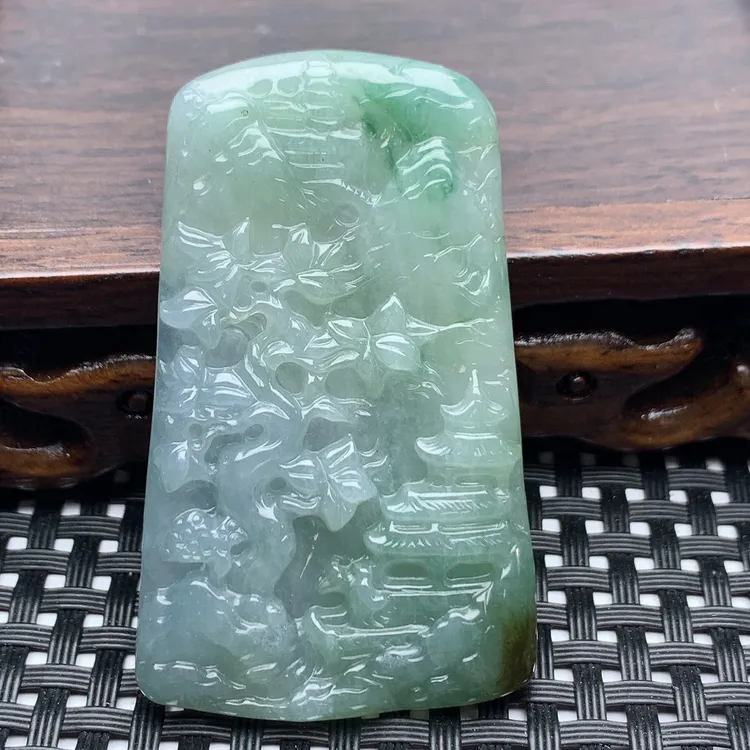 天然缅甸翡翠A货糯冰种水满色三彩山水牌挂件吊坠精灵动精美玉石