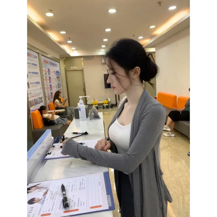parkyeon清冷感穿搭一整套女灰色开衫外搭白色上衣气质半身裙秋