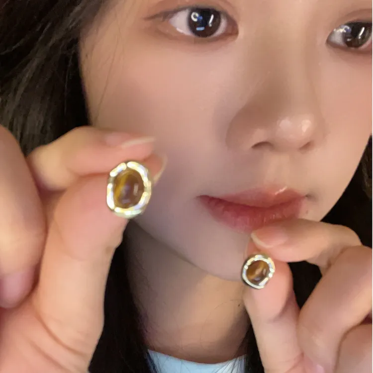 铜合金锆石耳饰 早秋虎眼石高级感气质耳钉女轻奢小众氛围感耳饰