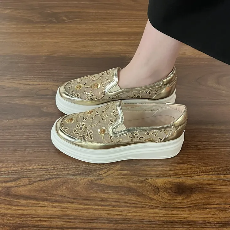 5.5cm网纱凉鞋女一脚蹬透气深口乐福鞋网面时尚刺绣新中式凉鞋女