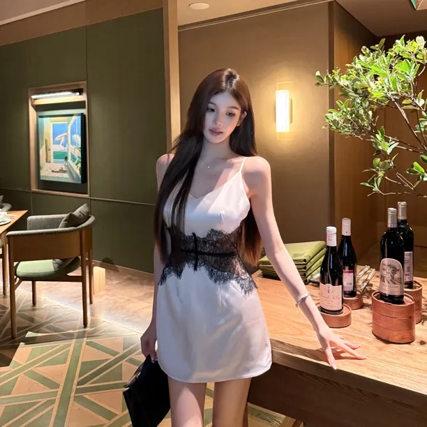 FAY【一刻心动】V领吊带裙黑色吊带缎面蕾丝短裙夏季性感连衣裙