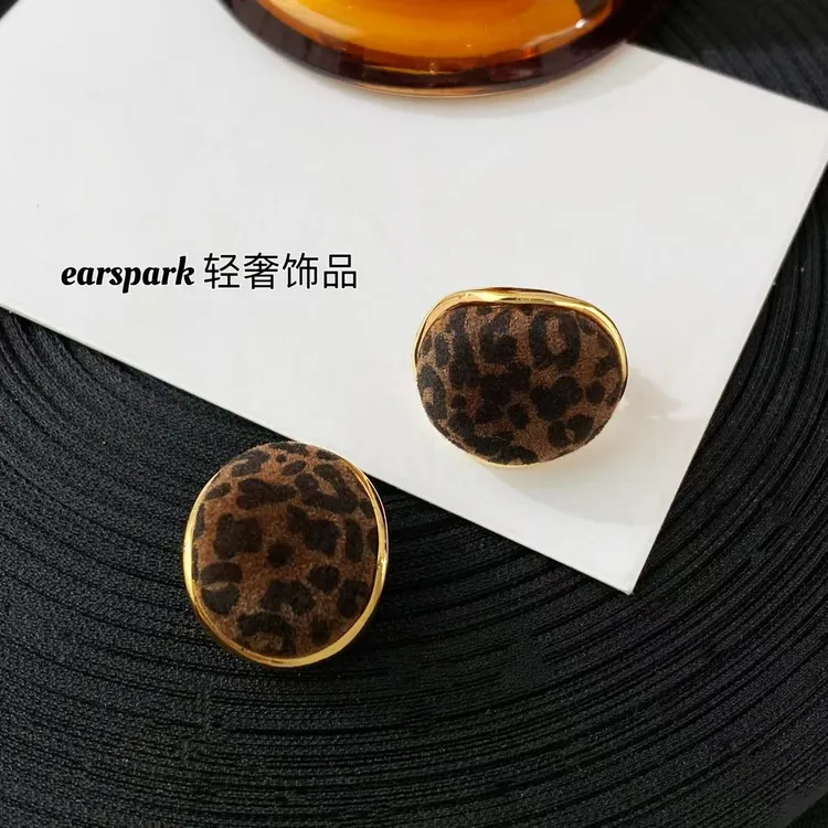 EarSpark 黄铜耳饰 豹纹植绒圆形耳钉轻奢时尚百搭复古法式
