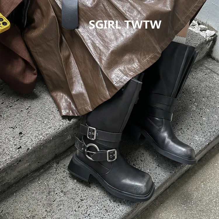 SGIRL TWTW2025年新款潮酷皮带扣厚底方头擦色高筒靴时装靴女靴潮