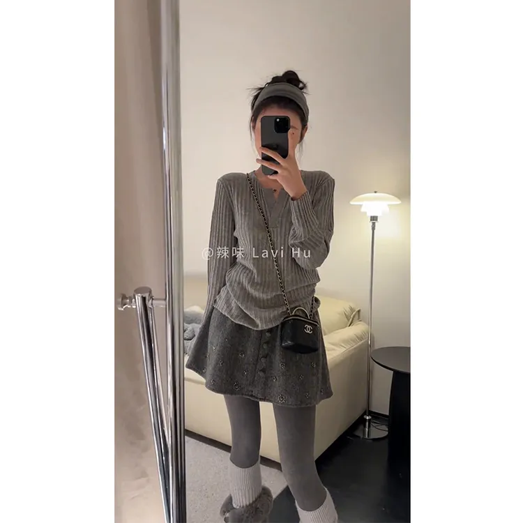 秋冬穿搭一整套女2025新款懒惰风休闲圆领针织衫百搭短裙两件套