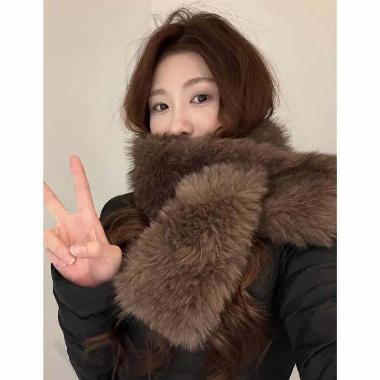 Jun 冬季环保毛百搭加厚气质毛领女