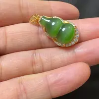和田玉银S925镶嵌颈饰苹果绿猫眼葫芦