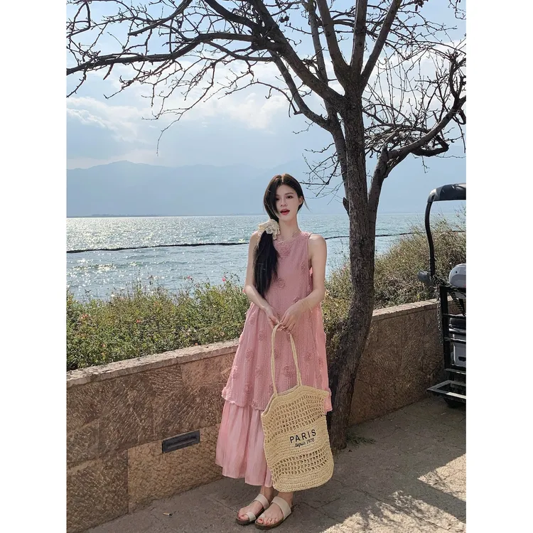 甜美温柔风背心连衣裙女夏季新款胖MM设计感拼接立体花朵度假裙
