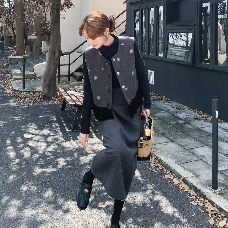 复古时尚刺绣马甲套装裙女2025年秋季法式小香风气质半身裙三件套