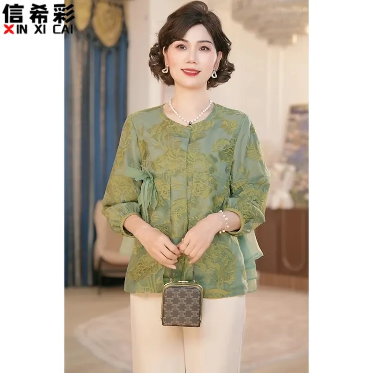中年妈妈春装开衫外套新款洋气大码中老年女装时尚短款上衣服