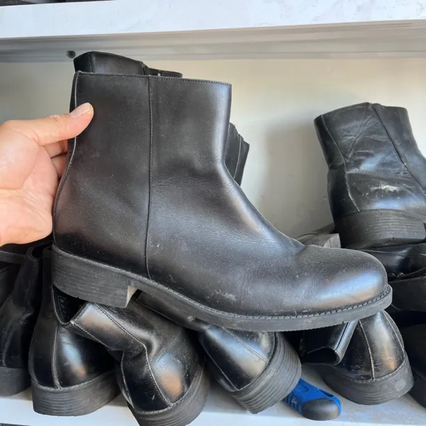 精品男士绒皮鞋黑色短靴侧拉链高帮切尔西靴时尚学院风拉链休闲