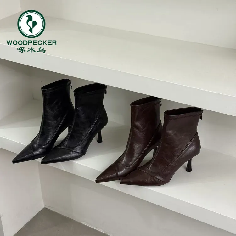 啄木鸟软皮显瘦细跟尖头女靴短筒高跟鞋时装靴后拉链法式瘦瘦短靴