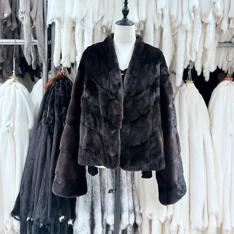 进口咖啡水貂小V领斜排短款女保暖外套高品质可盐可甜外套