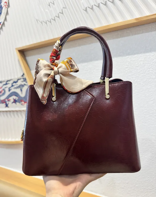 高级感油蜡皮复古手提妈妈包包女士2025新款百搭红色婚包礼物轻奢