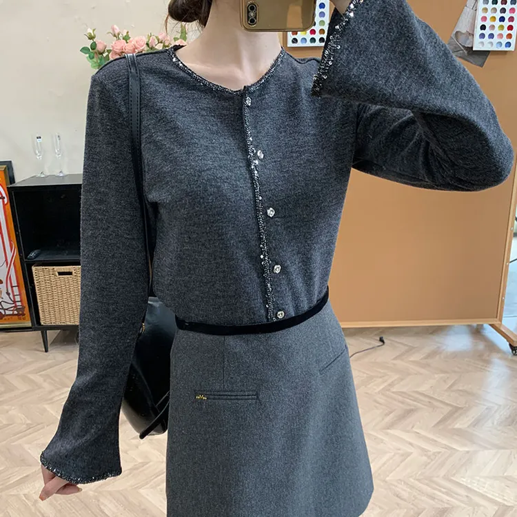 【南油溪溪】轻奢小香风钉珠喇叭袖针织衫秋冬亮片别致上衣801073