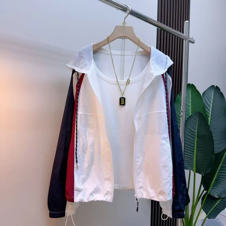 胖mm时尚气质显瘦遮肉减龄百搭长袖5986拼接连帽宽松透气防晒外套